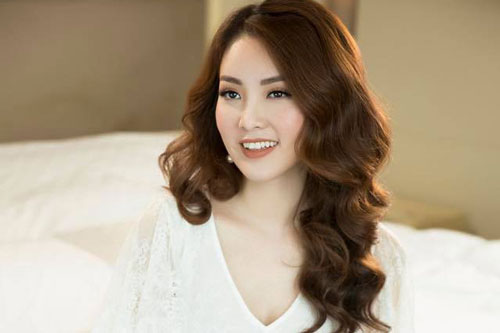 Á hậu Thụy Vân: Bị fan cuồng đeo bám và mặt trái của sự... kín tiếng!