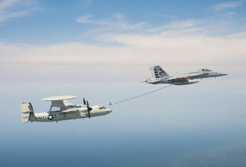 Máy bay cảnh báo sớm của Mỹ có thể nhận nhiên liệu trên không