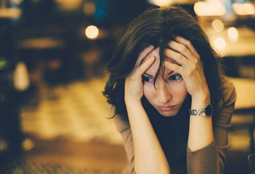 Chồng không chịu cắt đứt quan hệ thân thiết với chị đồng nghiệp