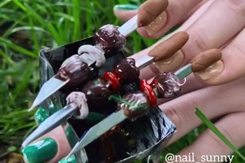 "Kinh hãi" bộ móng tay nguy hiểm nhất thế giới