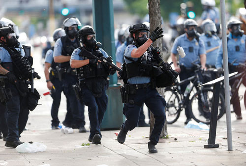 Tránh "tiếp tay" cho cảnh sát Mỹ: Anh sẽ đóng băng xuất khẩu lô vũ khí trị giá hàng triệu USD?