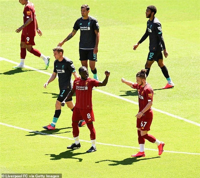 Cầu thủ Liverpool hăng say tập luyện chờ đón ngôi vô địch Premier League - 5