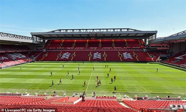 Cầu thủ Liverpool hăng say tập luyện chờ đón ngôi vô địch Premier League - 6