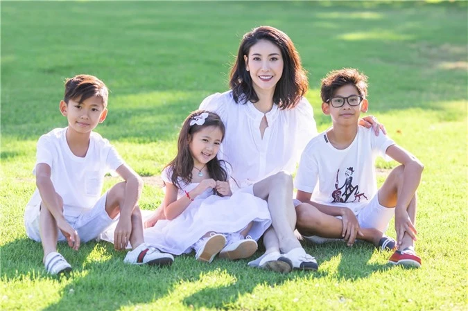 Hoa hậu Hà Kiều Anh đăng loạt ảnh tuyệt đẹp khi cùng 3 con về Mỹ thăm bà ngoại 10