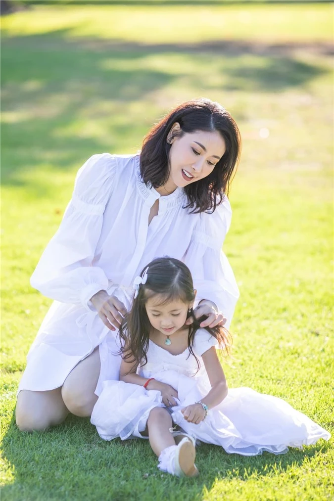 Hoa hậu Hà Kiều Anh đăng loạt ảnh tuyệt đẹp khi cùng 3 con về Mỹ thăm bà ngoại 7