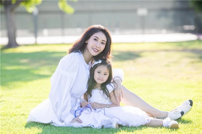 Hoa hậu Hà Kiều Anh đăng loạt ảnh tuyệt đẹp khi cùng 3 con về Mỹ thăm bà ngoại 6