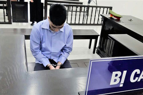 Hà Nội: Xách thuê sừng tê giác lấy hơn 1 triệu đồng tiền công, lĩnh 5 năm tù