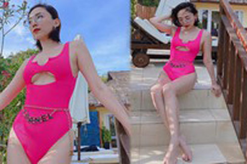 Tóc Tiên mặc đồ bơi cắt khoét 'táo bạo'