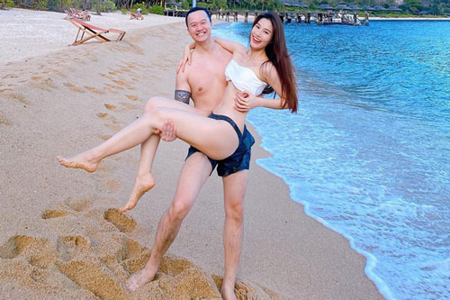 Phan Linh “Tình yêu và tham vọng” diện bikini bên bạn trai doanh nhân