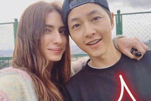 Trong một ngày, tên của Song Joong Ki được nhắc đến 2 lần nhưng đều chẳng mấy vui vẻ gì