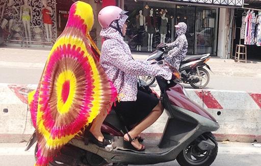 Phạm Băng Băng chắc cũng phải "ngả nón" trước cách chống nắng của chị em Việt