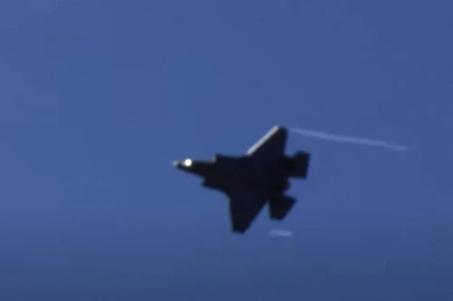 Mỹ vừa tăng cường tiêm kích tàng hình F-35 tới căn cứ không quân trên đất UAE. Ảnh: Al Masdar News.