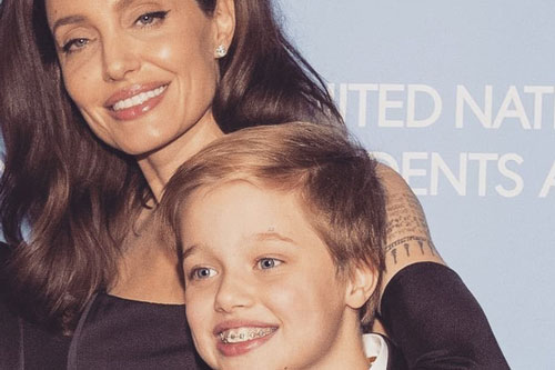 Con gái ruột của Angelina Jolie và Brad Pitt trở thành thần tượng trẻ nhất của cộng đồng LGBT