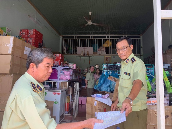 Bình Phước: Xử lý đối tượng bán 200 sản phẩm gia dụng nhập lậu qua Facebook