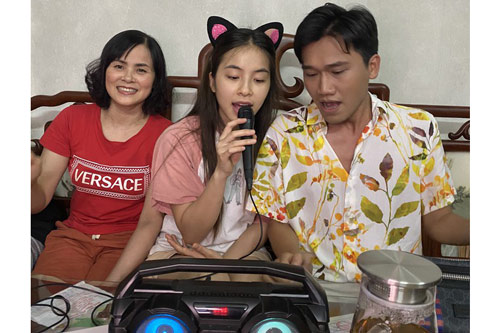 Xuân Nghị lại bị bắt gặp về nhà Trần Vân ăn cơm, cử chỉ thân thiết như người yêu