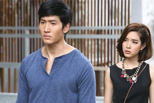 Bồ nhí bầu con trai, chồng ném đơn ly hôn cho vợ lại được “thưởng” thêm tiền và sự thật