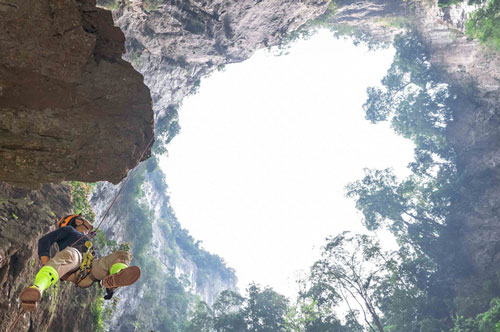 Xôn xao thông tin về "hố tử thần" cao nhất Việt Nam ở Phong Nha - Kẻ Bàng