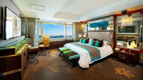 Bên trong căn phòng tại khách sạn Grand Lisboa Macau. Ảnh: Forbes Travel Guide.