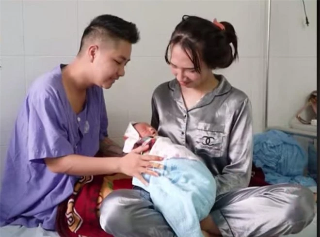 Cuộc sống vợ chồng 'người đàn ông đầu tiên ở Việt Nam mang bầu' sau khi sinh con ra sao? 3