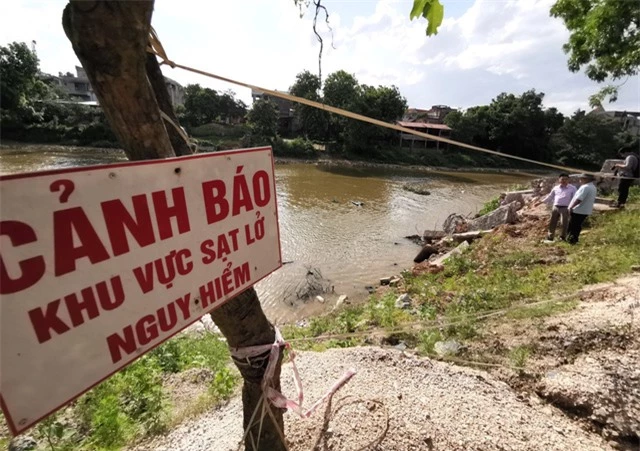 Hà Nội công bố tình trạng khẩn cấp sạt lở trên sông Bùi, sông Đáy - Ảnh 2.