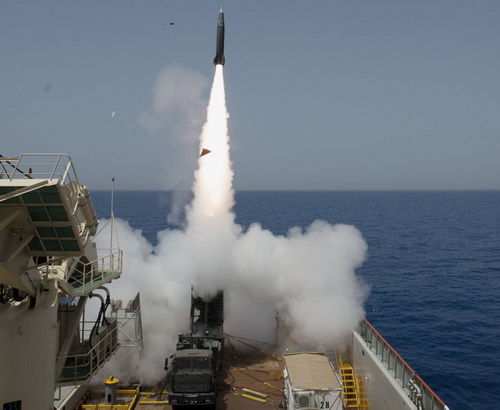 Israel thử cùng lúc hai tên lửa đạn đạo LORA trên biển