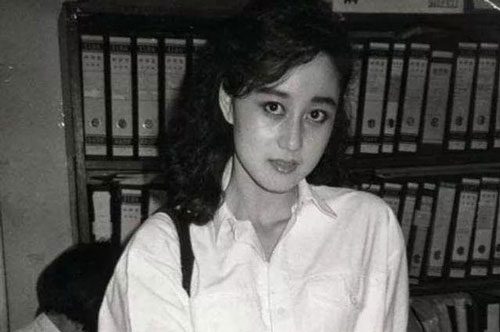 M&#x1ED1;i t&#xEC;nh s&#xE2;u &#x111;&#x1EAD;m trong qu&#xE1; kh&#x1EE9; c&#x1EE7;a Vua s&#xF2;ng b&#x1EA1;c Macau v&#x1EDB;i v&#x1EE3; c&#x1EE7;a L&#xFD; Li&#xEA;n Ki&#x1EC7;t