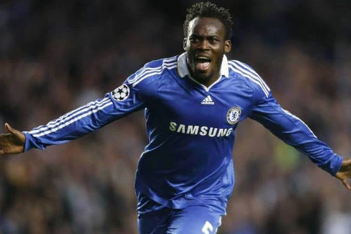 4. Michael Essien (Chelsea mùa từ Lyon năm 2005 với giá 24,4 triệu bảng).