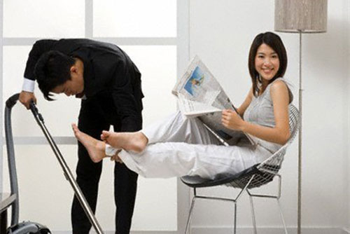 Tuyệt chiêu khiến chồng tự nguyện làm hết việc nhà thay vợ