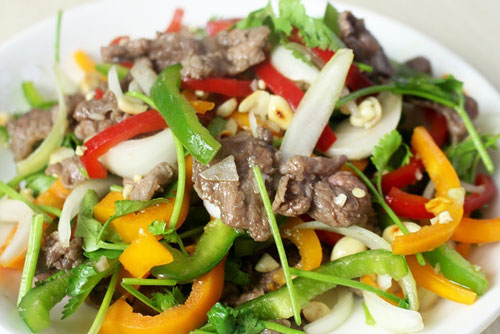 Ngon ‘mê ly’ với món gỏi bò ớt chuông