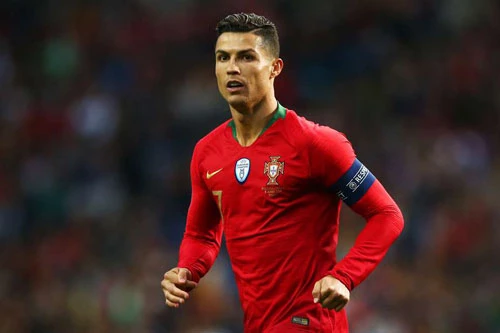 4. Cristiano Ronaldo (Bồ Đào Nha - Thi đấu cho đội tuyển quốc gia 164 trận).