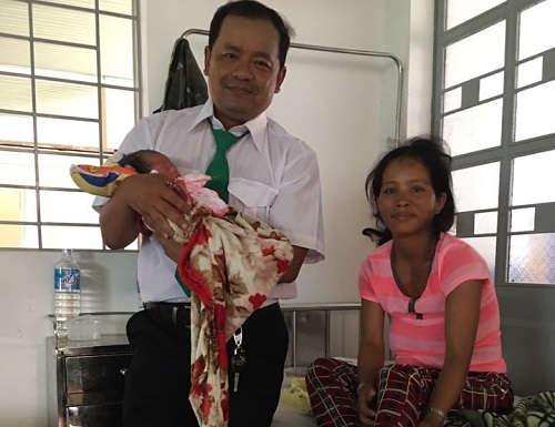 Em bé thứ 188 chào đời trên taxi Mai Linh