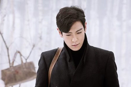 Vừa bước chân ra khỏi tòa, nhìn vợ sánh vai cười nói với gã đàn ông đó, tôi nghẹn đắng cả cõi lòng