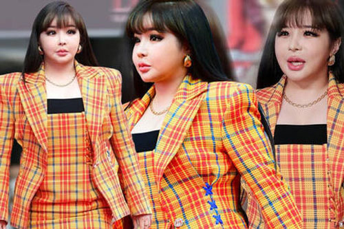 Park Bom tái xuất, gây bất ngờ gương mặt biến dạng