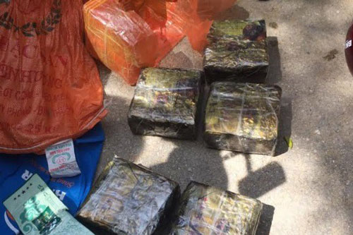 Hà Tĩnh: Nổ súng, truy đuổi hơn 20km tóm gọn kẻ vận chuyển lô “hàng trắng” khủng