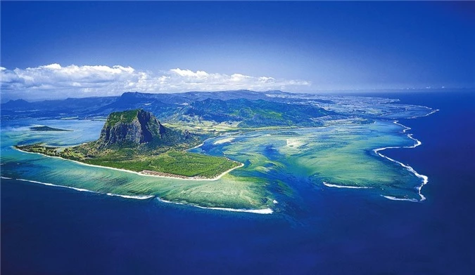 Bí ẩn về ngọn thác dưới đáy biển ở Mauritius ảnh 01