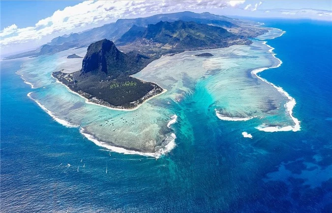 Bí ẩn về ngọn thác dưới đáy biển ở Mauritius ảnh 02
