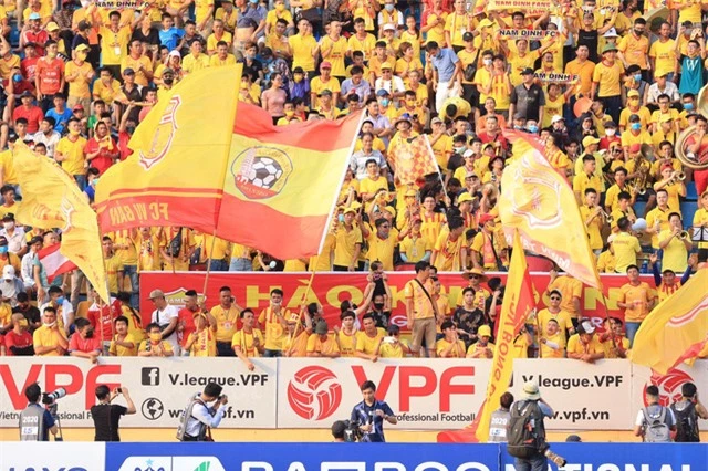 Hùng Dũng, Quang Hải có thể thi đấu tại J-League - Ảnh 2.