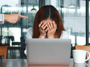 Tránh vỏ dưa gặp vỏ dừa: Bị sếp "đì" không thương tiếc tôi nghỉ việc, nào ngờ lại "tái ngộ" ở công ty mới