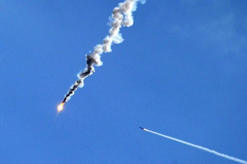 Mỹ cảnh báo Nga không thể đánh chặn tên lửa AGM-158C LRAM. Ảnh: TASS.