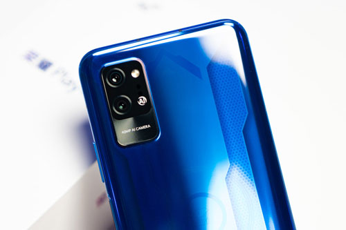 Smartphone cấu hình ‘khủng’, pin sạc 40W, giá hơn 9 triệu đồng