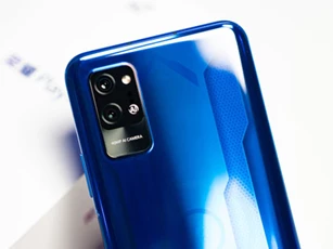 Smartphone cấu hình ‘khủng’, pin sạc 40W, giá hơn 9 triệu đồng