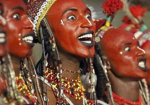 Bộ lạc 'người đà điểu' ở châu Phi được sinh ra chỉ với hai ngón chân, các chuyên gia sau đó đã làm sáng tỏ bí ẩn