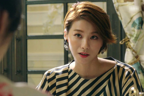 Bồ nhí thách thức: "Già rồi hãy biết thân biết phận" và màn đáp trả "cực ngầu" của vợ