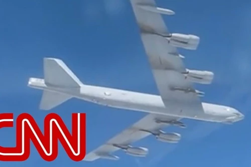 Máy bay ném bom chiến lược Mỹ đã mô phỏng cuộc tấn công lớn nhằm vào lãnh thổ Nga. Ảnh: CNN.