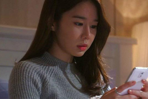 Đang vui vẻ bên nhau, vợ bỗng "chết trân" khi phát hiện điều này trong email chồng