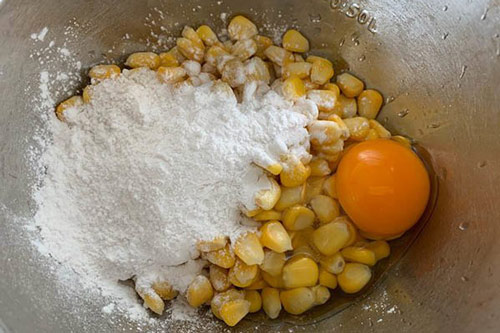 Cách làm bánh ngô phô mai thơm ngậy mà không cần lò nướng