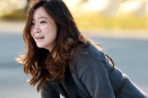 Khi con gái cầm điện thoại chạy đến, người phụ nữ này đã quyết định dứt bỏ cuộc hôn nhân 27 năm