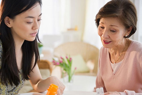 Suốt ngày sang nhà thông gia mách tội con dâu, bà mẹ chồng không ngờ có ngày phải 'cứng họng' vì người này