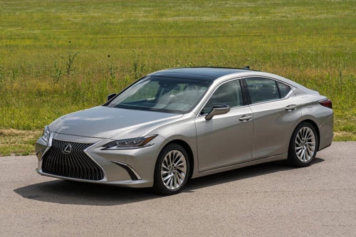 4. Lexus ES 2020.