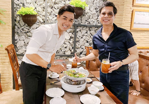 Ngọc Sơn đeo đồng hồ 6,5 tỷ đồng đi ăn